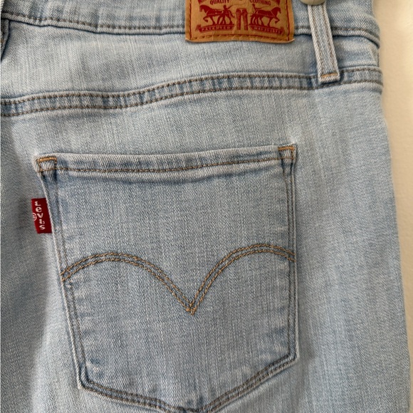 Levi’s 314 Shaping Straight Jeans Women’s Size 31 Light Wash Mid Rise Stretch - Picture 5 of 10
